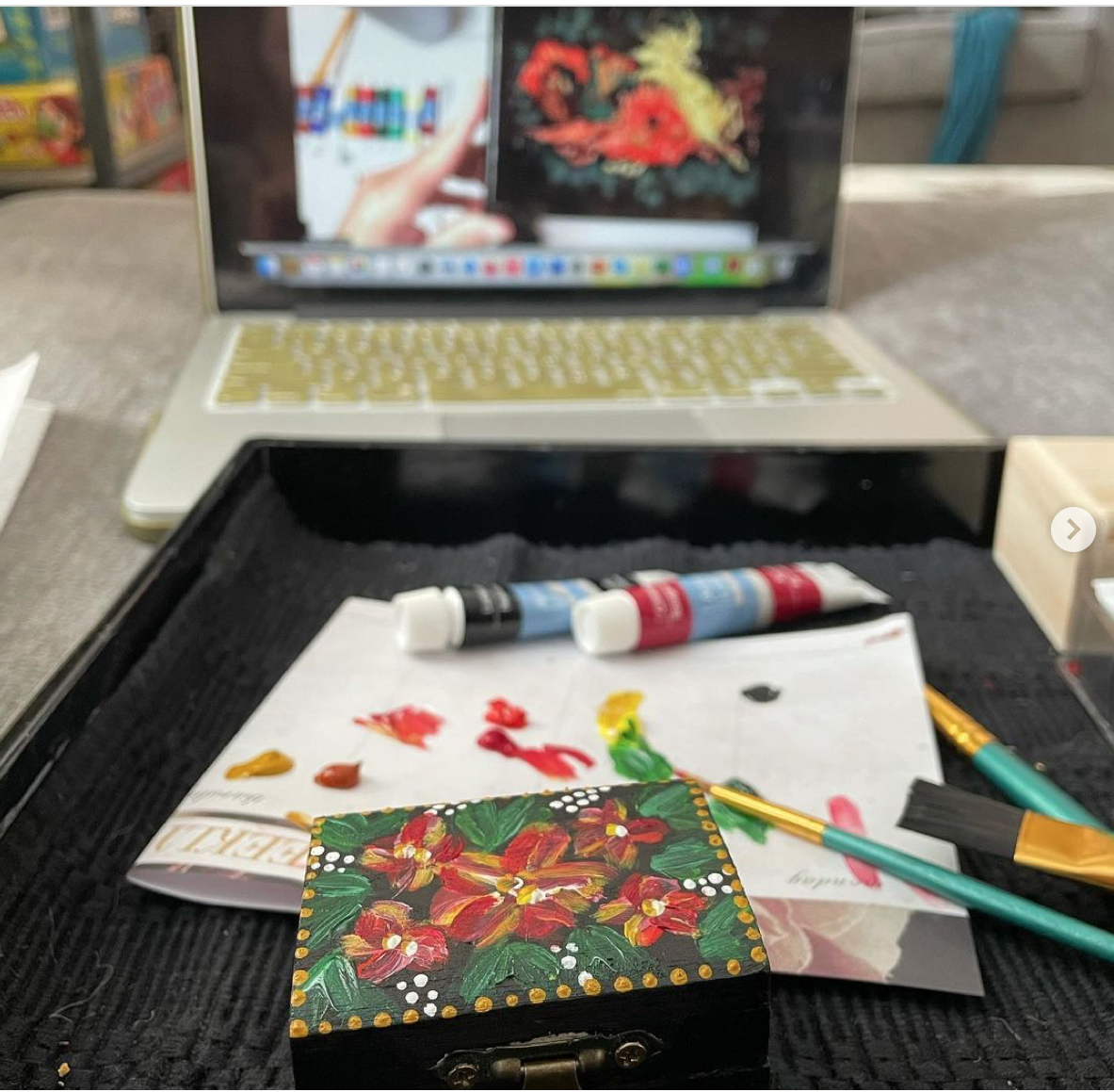 Virtual Crafting Boosting Creativity While Building an Online Community The FLTMAG