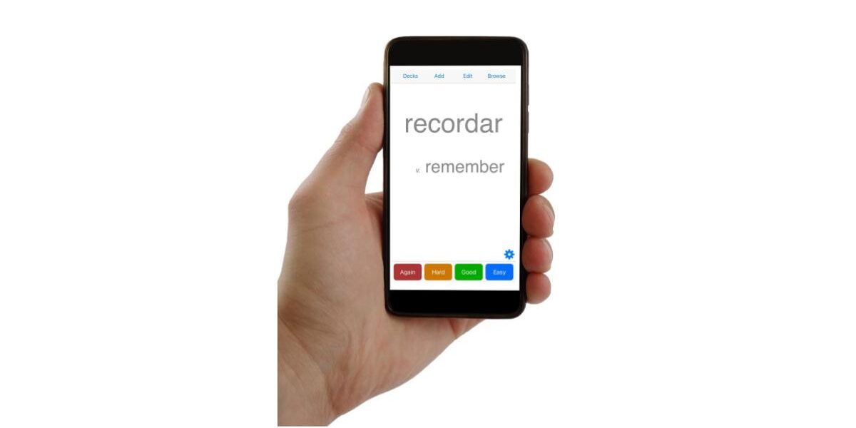 person holding a phone that says recordar - remember