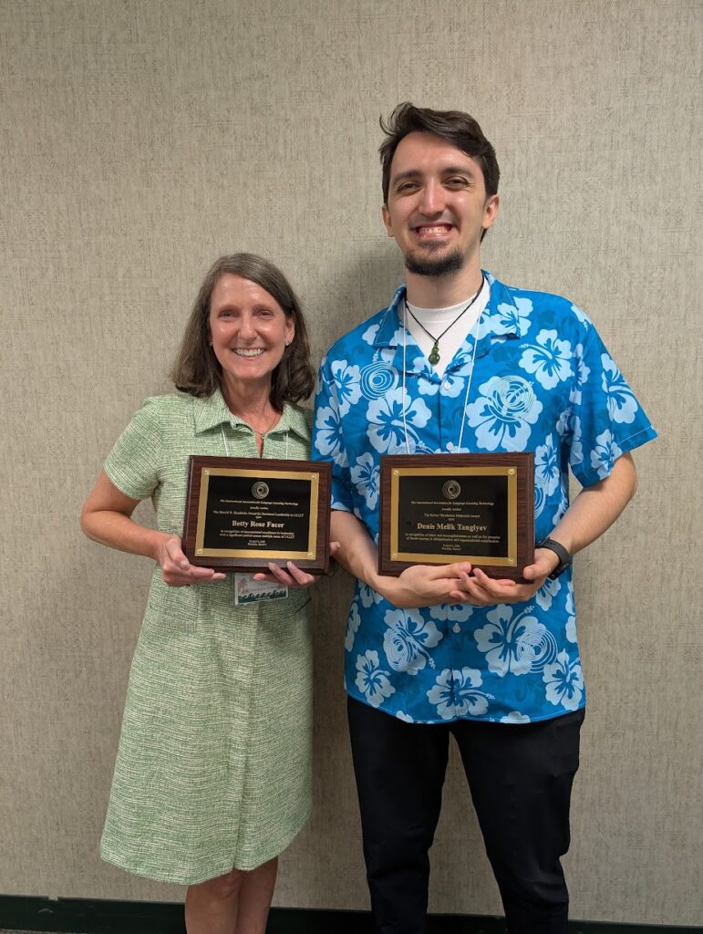 Picture 4 - Denis and Betty Rose with their IALLT awards